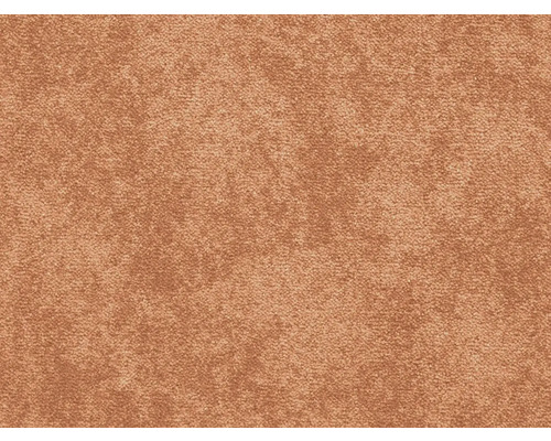 Detailný záber na terakotový koberec s krátkym vlasom s jemne štruktúrovaným povrchom.