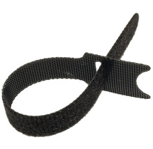 Sťahovacia páska na suchý zips v čiernej farbe na flexibilnú organizáciu káblov.