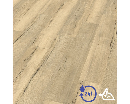 Laminátová podlaha so štruktúrou dubového dreva, 24-hodinová odolnosť voči vode a protišmykovosť.