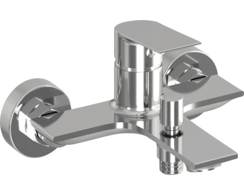 Moderná páková vaňová batéria z chrómovaného kovu na nástennú montáž.