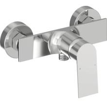 Nástenná páková sprchová batéria z chrómovaného kovu v modernom hranatom dizajne.