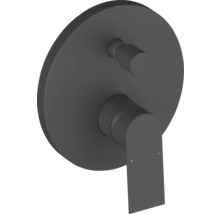 Podomietková páková batéria v matnej čiernej farbe s okrúhlou rozetou, plochou pákou a prepínačom pre sprchu alebo vaňu.