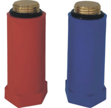 Súprava dvoch plastových stavebných zátok, červená a modrá, s mosadzným závitom a tesniacim krúžkom pre vodovodné prípojky.