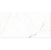 Biela dlaždica s mramorovým vzhľadom so sivým žilkovaním.