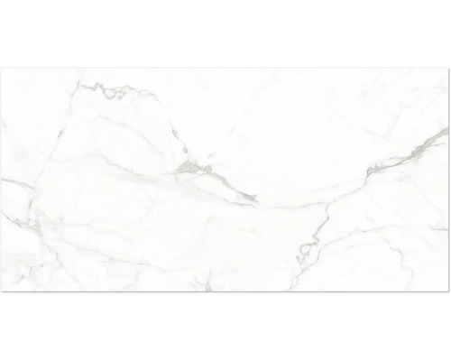 Dlažba z jemnej kameniny so vzhľadom mramoru so sivým žilkovaním.