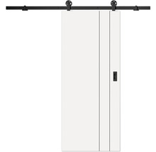 Biele posuvné dvere s čiernym koľajnicovým systémom, viditeľnými kolieskami a zapustenou mušľou, s vertikálnym frézovaním.