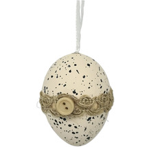Dekoratívne vajíčko s čiernymi bodkami, jutovou stuhou a gombíkom a pútkom na zavesenie na veľkonočnú dekoráciu.