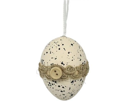 Dekoratívne vajíčko s čiernymi bodkami, jutovou stuhou a gombíkom a pútkom na zavesenie na veľkonočnú dekoráciu.