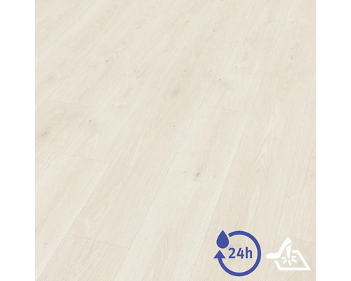 Laminátová podlaha so vzhľadom dreva so symbolmi pre 24hodinovú odolnosť voči vode a vysokú odolnosť.