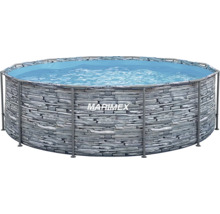 Kruhový bazén Marimex s konštrukciou a vonkajšou stenou v dekore kameňa, naplnený vodou.