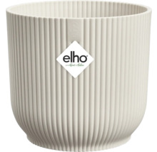 Okrúhly plastový kvetináč Elho Vibes Fold s vertikálnou rebrovanou štruktúrou a Elho Logo.