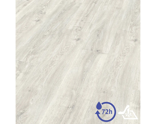 Laminátová podlaha s textúrou dreva, vodoodolná až 72 hodín.