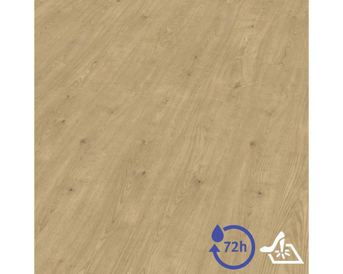 Laminátová podlaha so vzhľadom dreva, štruktúrou a hrčami. Symboly pre 72-hodinovú ochranu proti vode a odolnosť proti nárazu.
