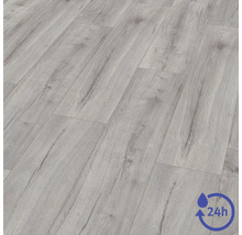 Laminátová podlaha s dekórom dreva a 24 hodinovou odolnosťou voči vode.