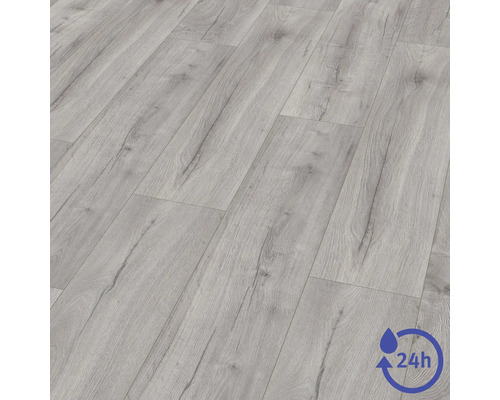 Laminátová podlaha s dekórom dreva a 24 hodinovou odolnosťou voči vode.