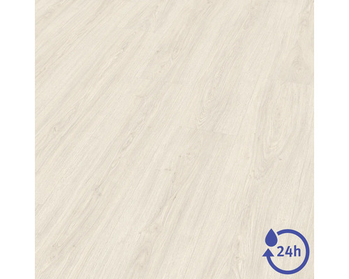 Laminátová podlaha s textúrou dreva a symbolom pre 24-hodinovú odolnosť voči vode.