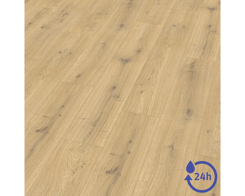 Laminátová podlaha so vzhľadom dreva, dekor duba s uzlami a symbolom pre 24-hodinovú odolnosť voči vode.