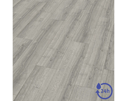 Laminátová podlaha v sivom dekore dreva s 24-hodinovou ochranou proti vode.