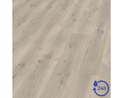 Laminátová podlaha so vzhľadom duba s kresbou dreva a ochranou proti vode počas 24 hodín.