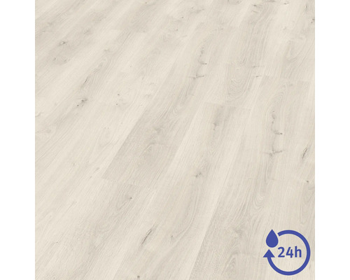 Vodeodolná laminátová podlaha v svetlom dekore dreva s ochranou proti vlhkosti počas 24 hodín.