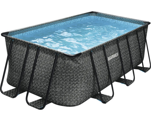 Nadzemný bazén Marimex Florida Premium 2,15 x 4 x 1,22 m bez filtrácie RATAN Obdĺžnikový nadzemný bazén Marimex v šedom ratanovom vzhľade s kovovým rámom a modrou mozaikovou fóliou, naplnený vodou. Marimex Logo.