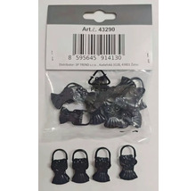 Čierne dekoratívne svorky na záclony z kovu v priehľadnom balení s čiarovým kódom.