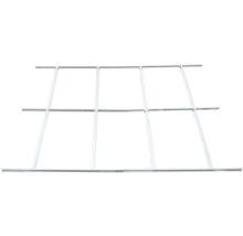 Biela kovová mriežková konštrukcia pre systémy zavesených podhľadov, pozostávajúca z pozdĺžnych a priečnych profilov.