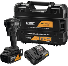 Súprava akumulátorového rázového uťahováka DeWalt McLaren Special Edition s 18 voltovou 4 ampérhodinovou batériou, nabíjačkou a čiernym kufrom.