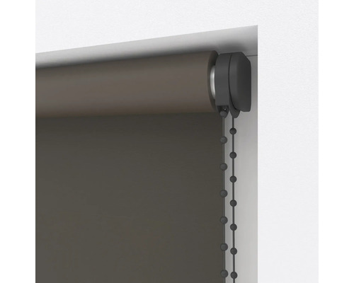 Bočná sťahovacia roleta s perličkovou retiazkou a držiakom na montáž do okenného výklenku.