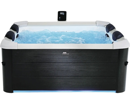 Vírivka MSpa s obložením vo vzhľade dreva, bublajúcou vodou, opierkami hlavy a digitálnym displejom zobrazujúcim 38 stupňov.