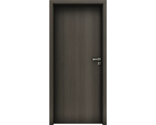 Moderné interiérové dvere v tmavom dekore dreva so striebornou kľučkou a zárubňou.