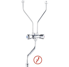 Nízkotlaková dvojkohútiková batéria v chrómovom vyhotovení s otočným ramenom a pripojovacími rúrkami.