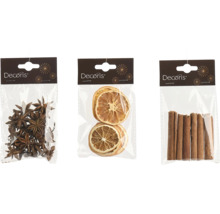 Sada vianočných dekorácií Decoris s badyánom, sušenými plátkami pomaranča a tyčinkami škorice v priehľadných vreckách.