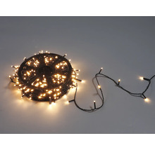 LED svetelná reťaz na čiernej plastovej cievke s teplými bielymi svetlami pre vianočnú dekoráciu.