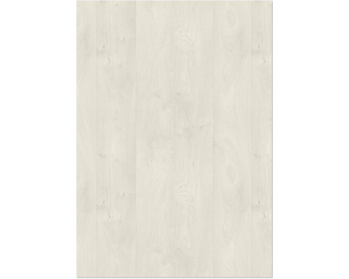 Laminátová alebo vinylová podlaha so svetlým dekorom dreva, jemnou textúrou a hrčami.