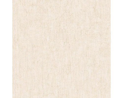 Tapeta s vertikálnou štruktúrou a jemným vzorom v béžovej farbe.