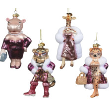 Sklenené vianočné ozdoby, módne figúrky zvierat ako hroch, žirafa a leopard v ružových a fialových trblietavých outfitoch.
