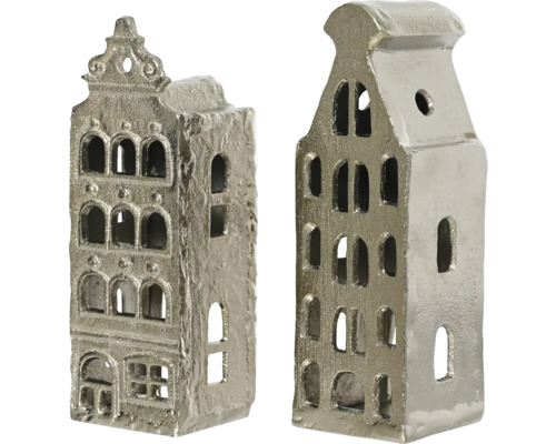 Dva dekoratívne miniatúrne domčeky so štítmi zo strieborného kovu s okennými otvormi.