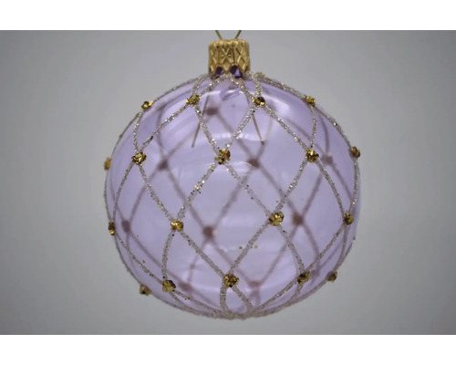 Priesvitná fialová sklenená vianočná guľa so zlatým trblietavým mriežkovým vzorom a zlatými prvkami.
