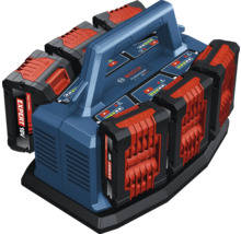Viacnásobná nabíjačka Bosch Professional 18 Volt so šiestimi akumulátormi a transportnou rukoväťou.