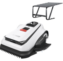 Robotická kosačka s bielym krytom, čiernymi detailmi a červeným tlačidlom stop, vrátane čiernej garážovej strechy.