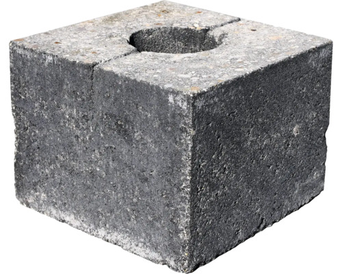 Štvorcový betónový základový blok s okrúhlym otvorom v strede pre stĺpiky alebo slnečníky.