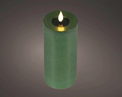 Zelená LED valcová sviečka so štruktúrovaným povrchom a teplým bielym LED plameňom.