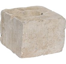 Štvorcový betónový podstavec pod slnečník s kruhovým otvorom pre tyč.