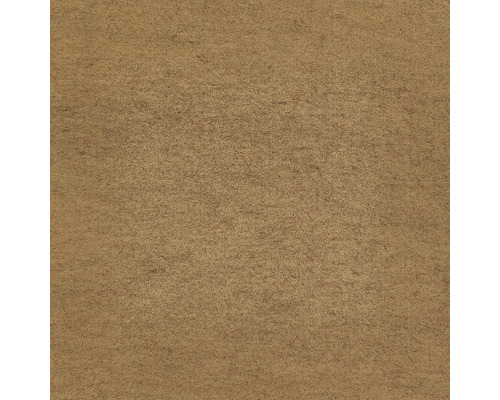 Detailný záber hnedej drevovláknitej dosky s jemnou, lisovanou štruktúrou vlákien.