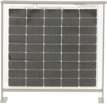 Solárny panel s kovovým rámom na výrobu energie