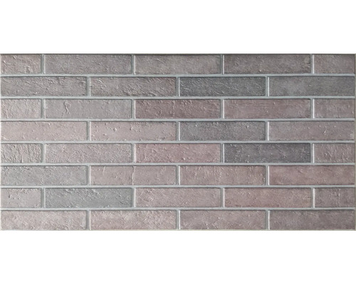 Obkladový pásik vo vzhľade tehál so štruktúrovaným povrchom.