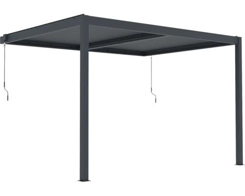 Voľne stojaca hliníková pergola s lamelovou strechou a ručnými kľukami na ovládanie lamiel.