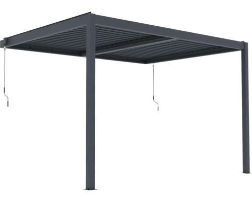 Voľne stojaca tmavosivá kovová pergola s nastaviteľnými lamelami a ručnými kľukami.