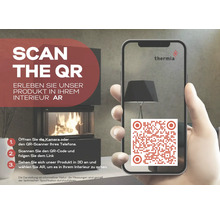 Ruka drží smartfón s kódom Quick Response a Thermia Logo pred krbom na vizualizáciu produktov pomocou rozšírenej reality v priestore.